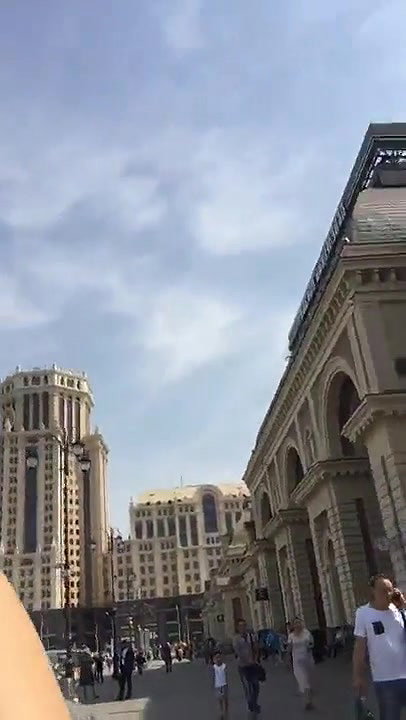 GORGEOUS BUSTY AMATEUR BABE WALKING NUDE PUBLICLY DARE