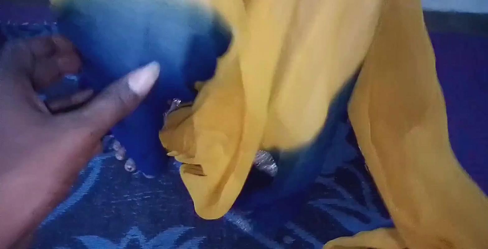 New hot sexy Indian desi chudai Aaj Padosan bhabhi ko land chusaya or chudai Kiya