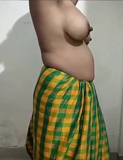 South Bhabhi Showing Her Boobs