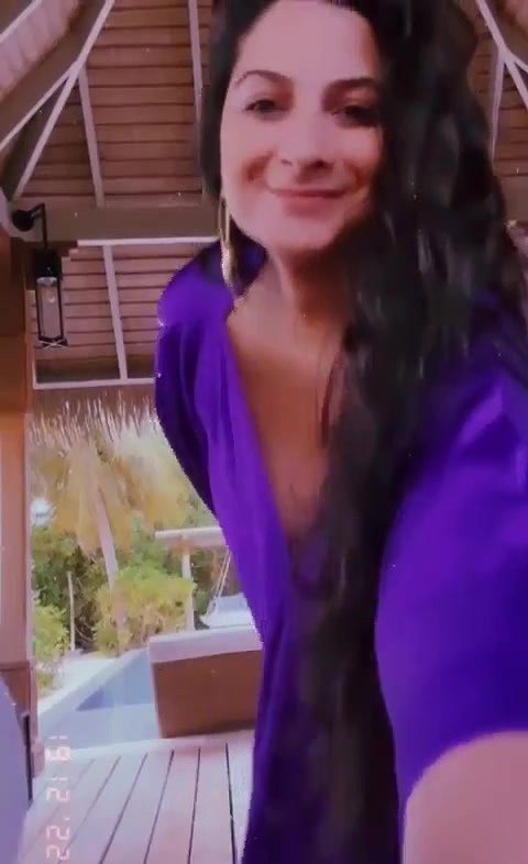 Rhea Kapoor – Giving a Naughty Sneak Peek