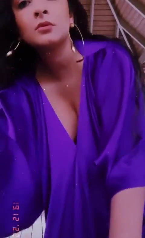 Rhea Kapoor – Giving a Naughty Sneak Peek