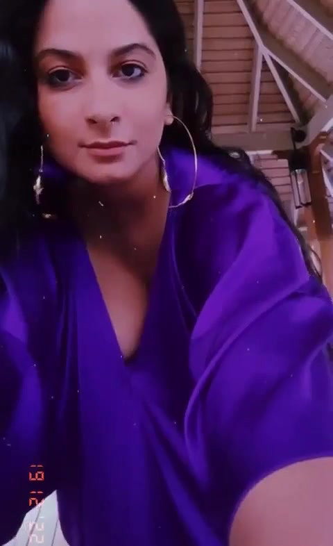 Rhea Kapoor – Giving a Naughty Sneak Peek
