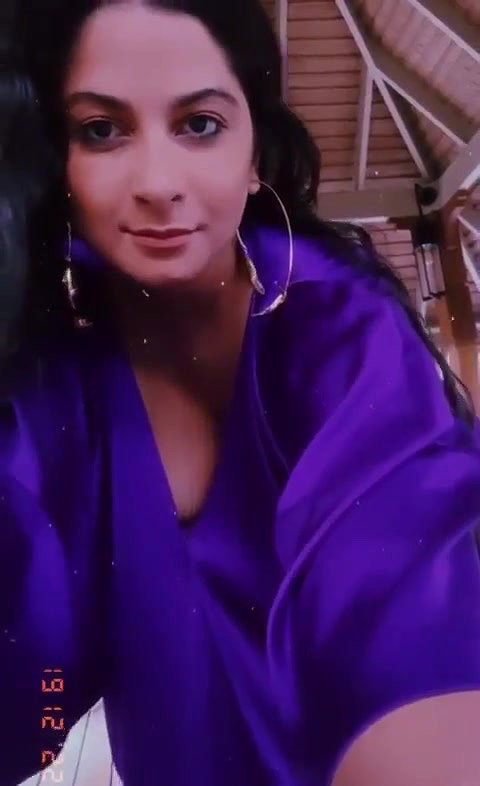Rhea Kapoor – Giving a Naughty Sneak Peek