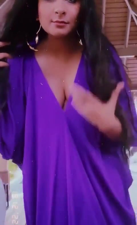 Rhea Kapoor – Giving a Naughty Sneak Peek