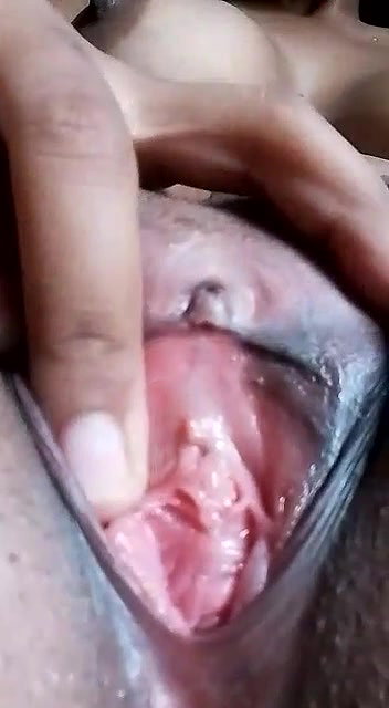 Desi Girl Shows Her Boobs And Pussy