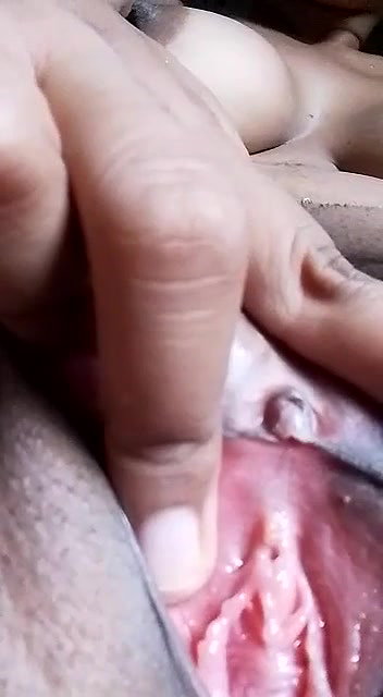 Desi Girl Shows Her Boobs And Pussy
