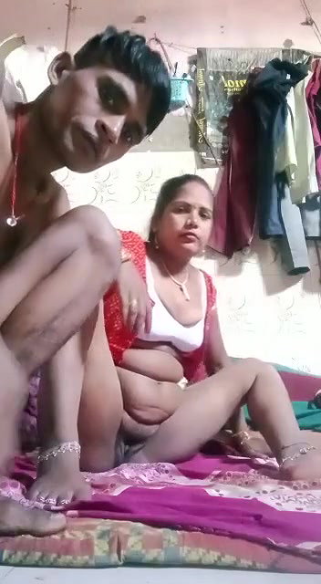 Bhabhi Showing Pussy