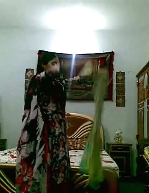 Desi Bhabi Masterbating in Bottle