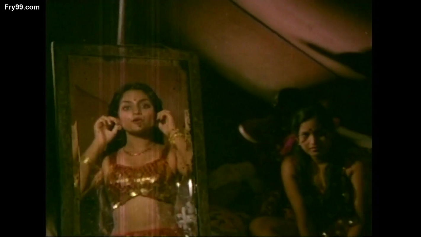 Valarthumrugangal – Compilation: Madhavi & Unknown Actresses??? Hotstar