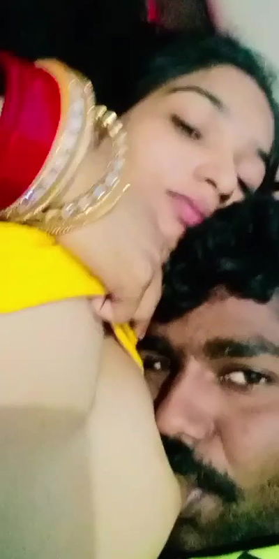 Bhabhi nipple sucking by lover