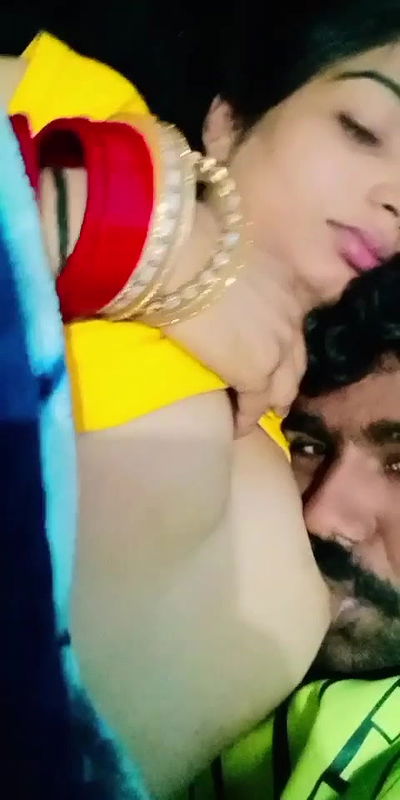 Bhabhi nipple sucking by lover