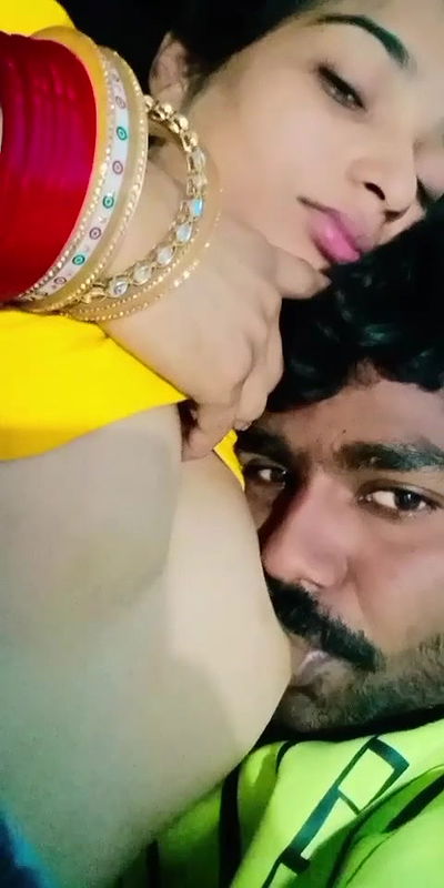 Bhabhi nipple sucking by lover