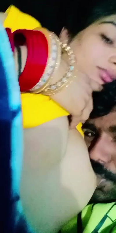 Bhabhi nipple sucking by lover