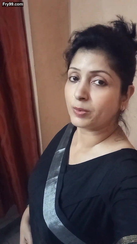 Beautiful Bengali Lady Sexy Navel in black Saree d