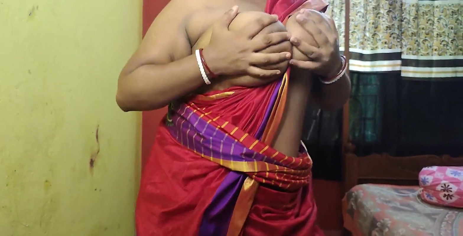 Indian sizzling mom showing her juicy pussy in red sharee