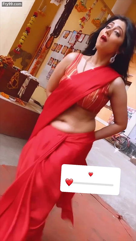 Reema Wora Sexy Navel in red Saree