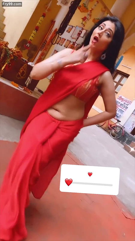 Reema Wora Sexy Navel in red Saree
