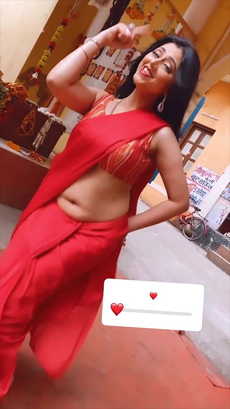 Reema Wora Sexy Navel in red Saree