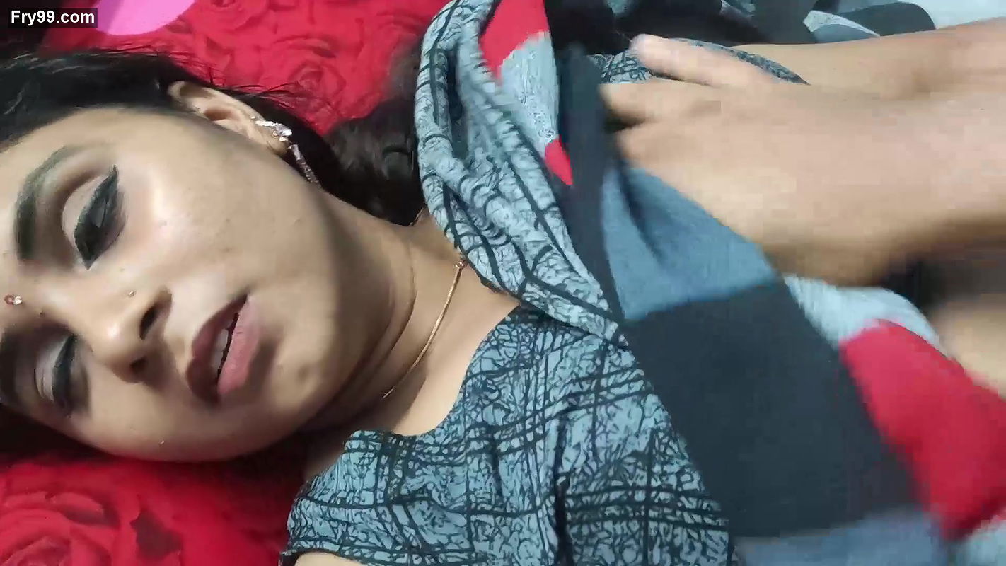 Vaishnavi – Saree Romance With Armpit And Boobs Press