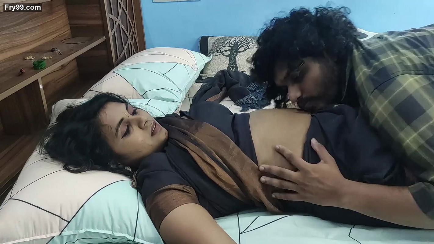 Vaishnavi – Navel Romance With Cleavage Lick