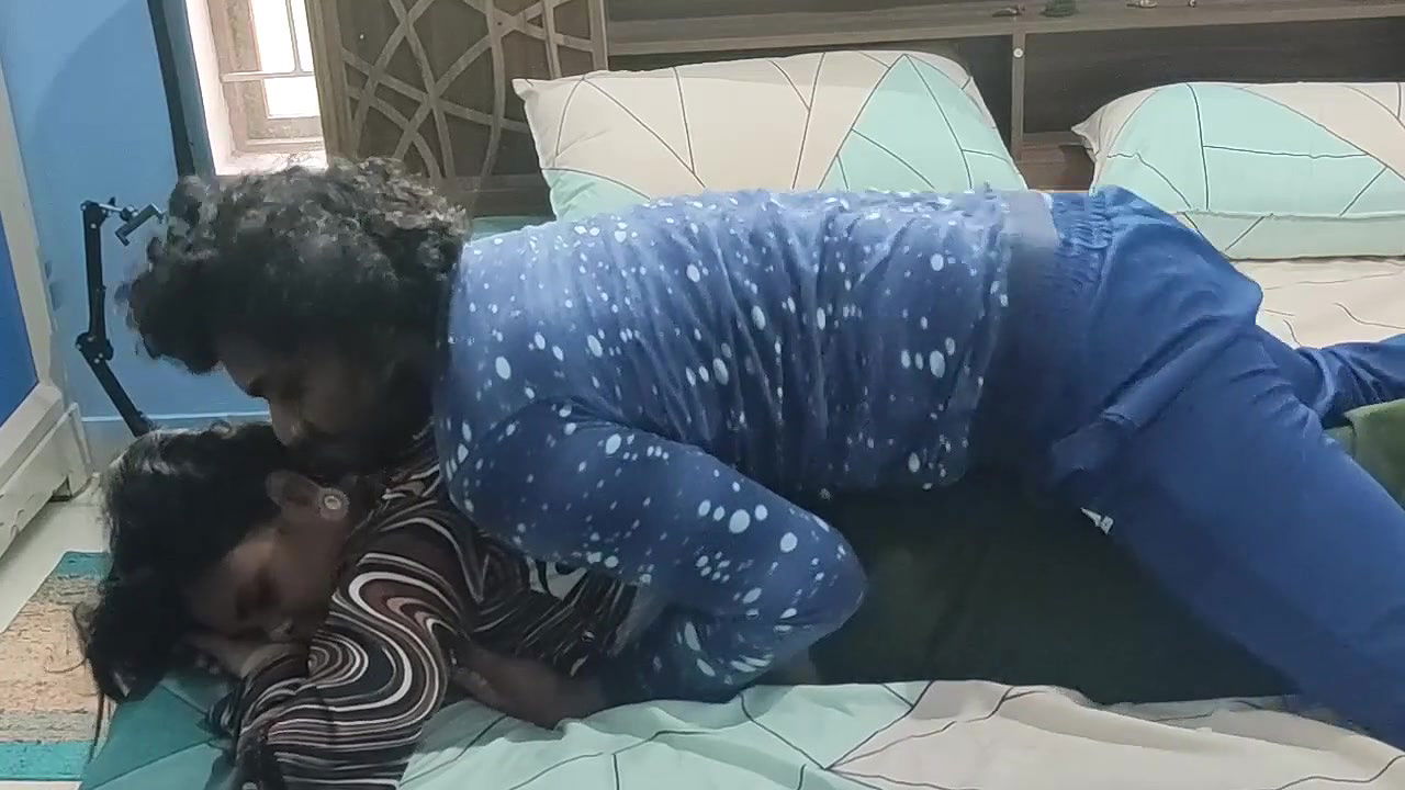 Vaishnavi – Ass Grab With Navel Show And Penis Touch