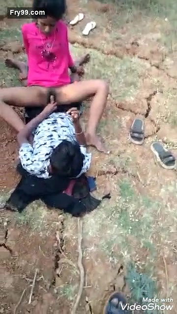 DESI VILLAGE GIRL OUTSIDE CATCH DURING SEX