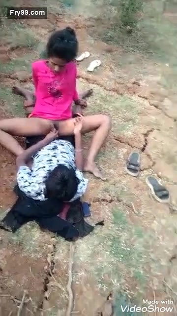 DESI VILLAGE GIRL OUTSIDE CATCH DURING SEX
