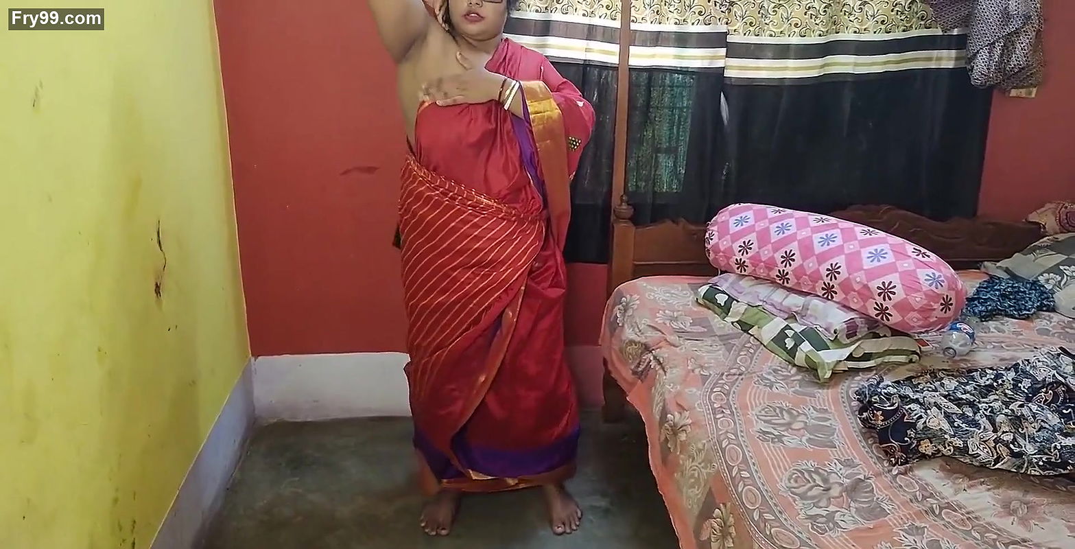 Bengali showing her juicy asshole and twerking herself in her bedroom