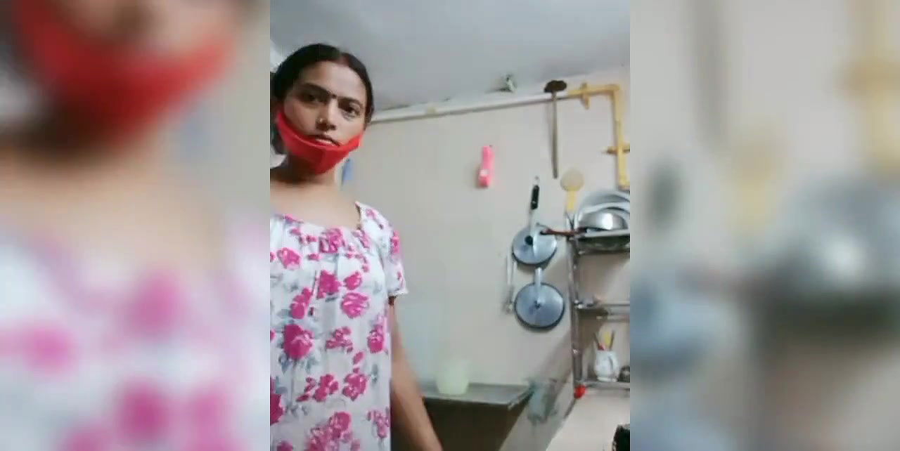 Village bhabhi nasheele bathein saree dropping boobs showing in kitchen