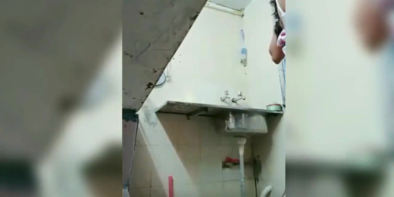 Village bhabhi nasheele bathein saree dropping boobs showing in kitchen