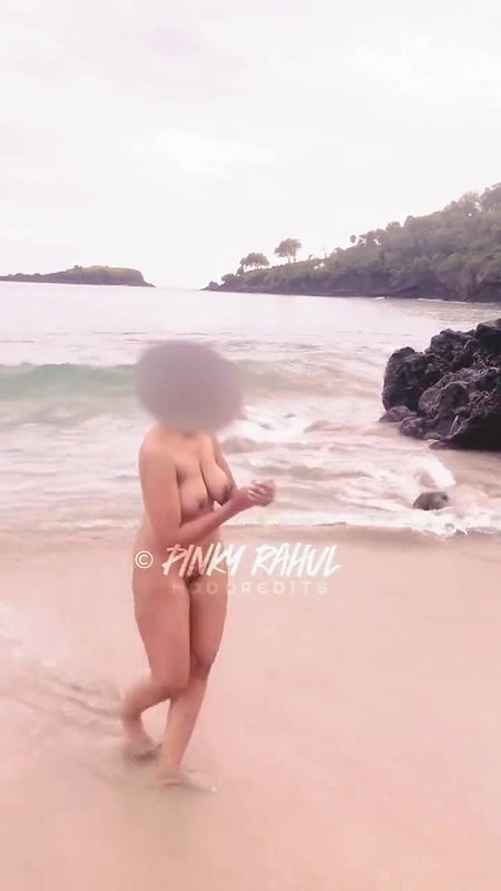 Desi daring wife walking nudes in river