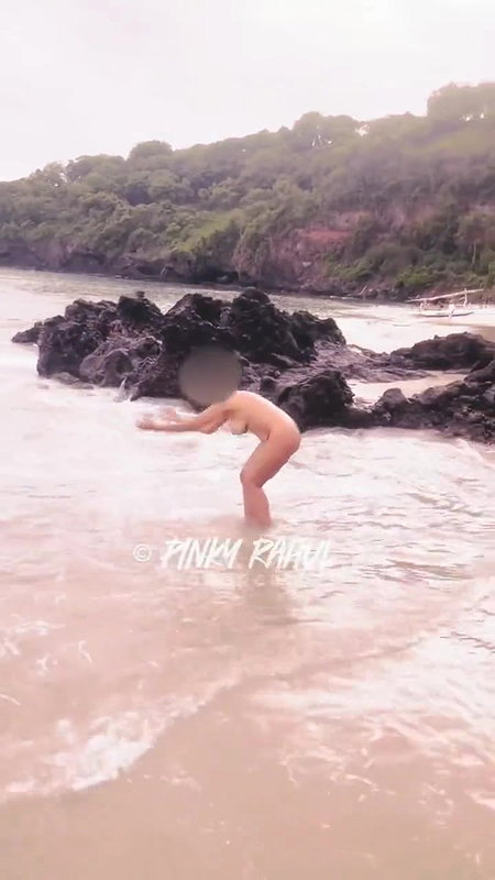 Desi daring wife walking nudes in river