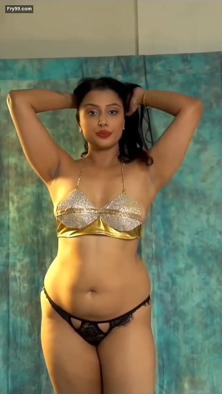 Desi sexy model hot bkni