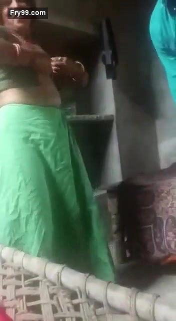 Village bhabhi fucking by lover