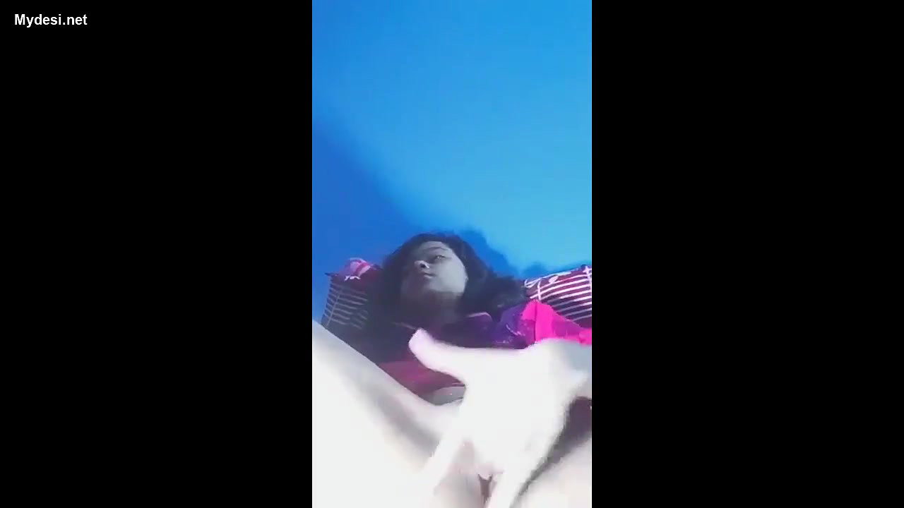 Desi teen fingering pussy