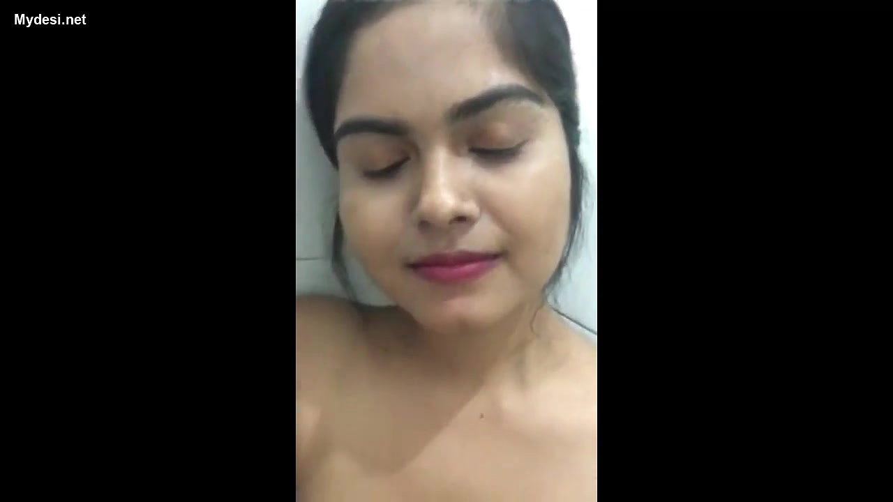 Beautiful sexy indian showing pussy