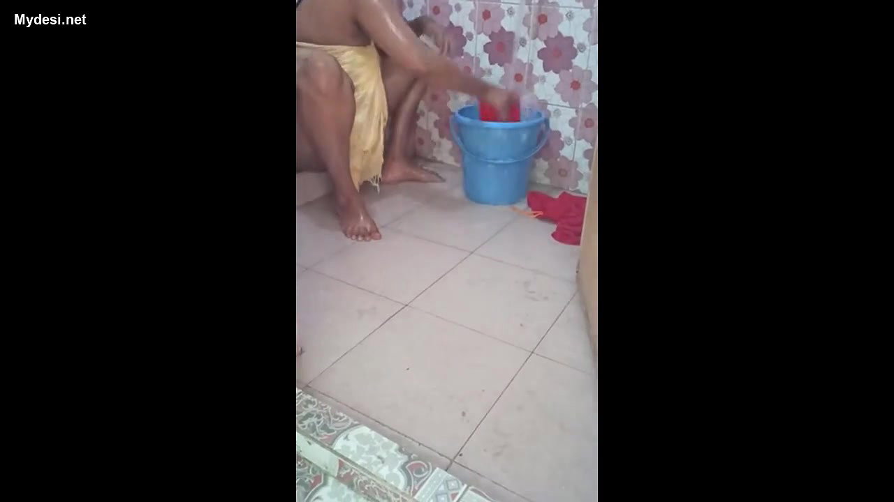 Desi aunty in bathroom