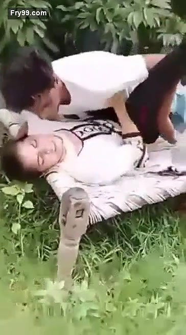 Khet me jabarjast thukaii