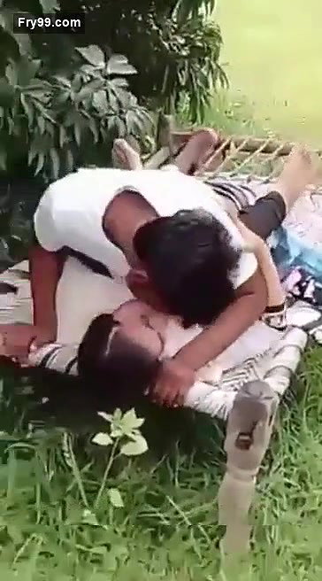 Khet me jabarjast thukaii