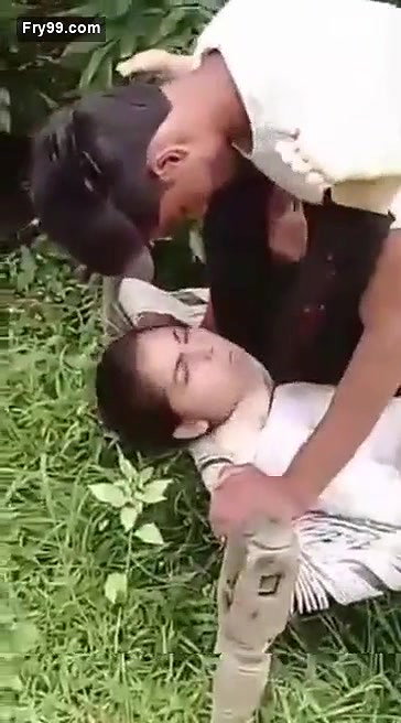 Khet me jabarjast thukaii