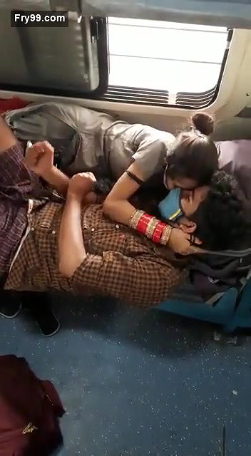 Desi village lover romance on train
