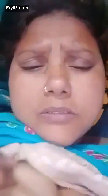 Big Feagure Aunty cant Control feel Honrny with Belan