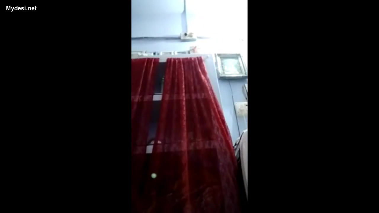 bhabhi changing while on phone