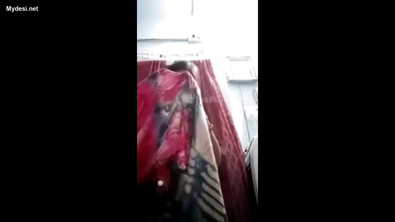 bhabhi changing while on phone