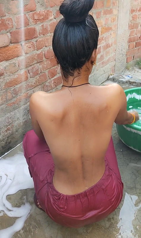 Indian Teen 18 Village Desi Girl Outdoor Bath Hindi Audio Hot Sex