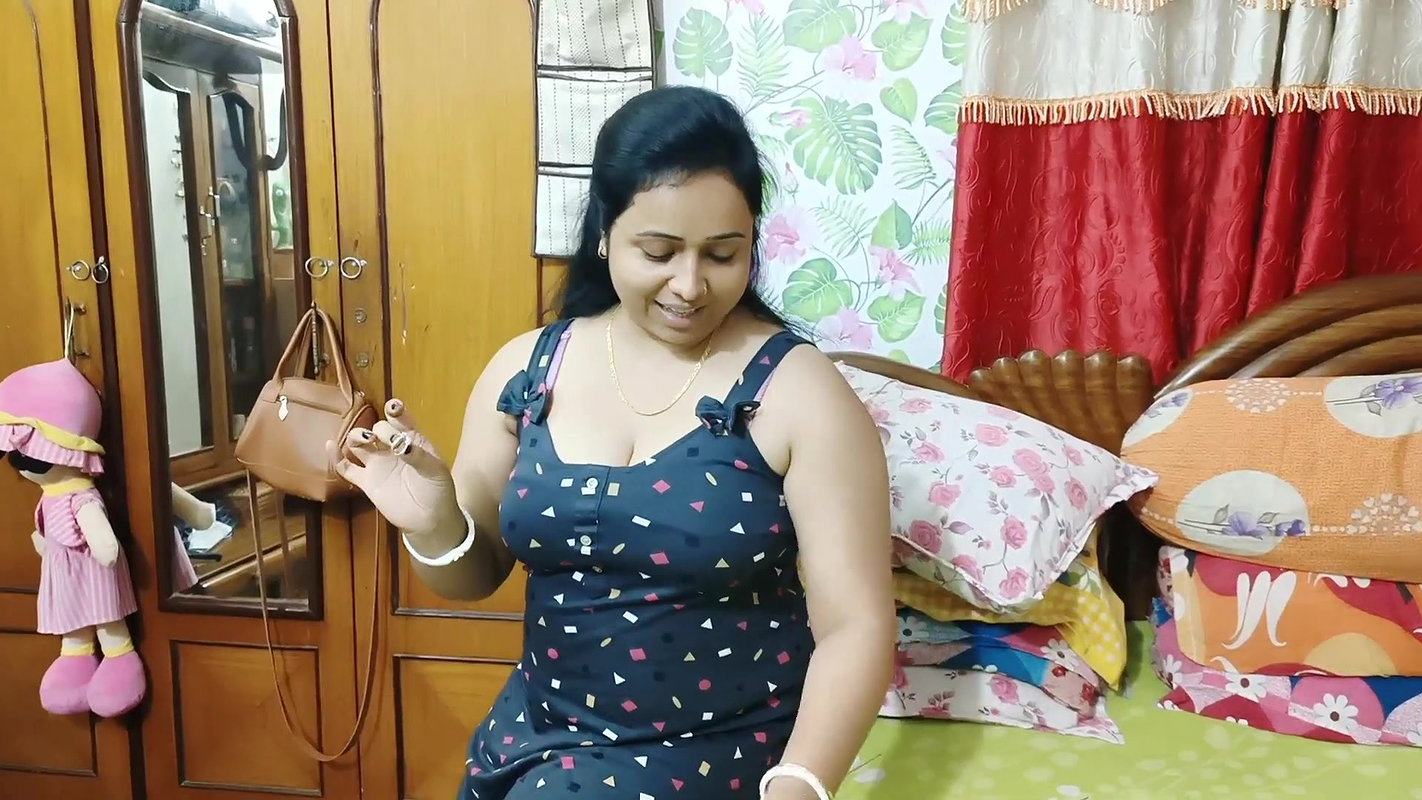Sumi boob show Anklets payeland toe rings design
