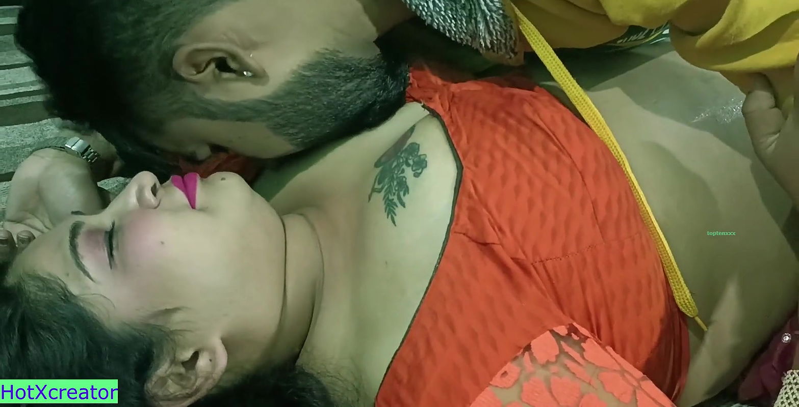 Beautiful Bhabhi Cheating Sex! Suddenly Husband come at home!