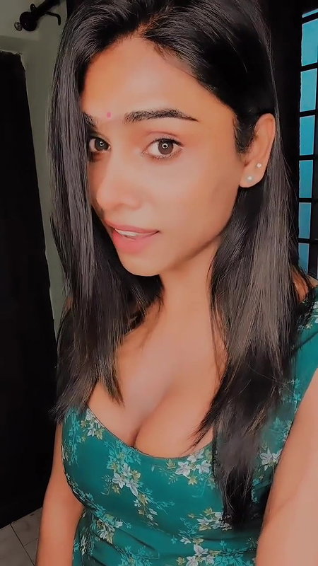 Avantika looking hot – 2 vids