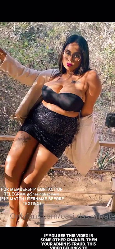 Oasi topless in public