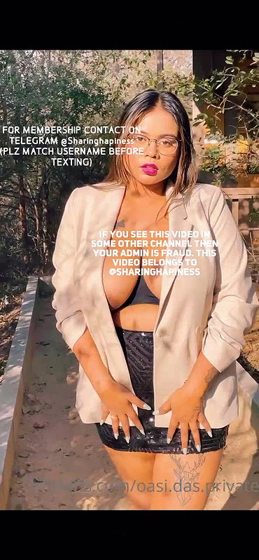 Oasi topless in public